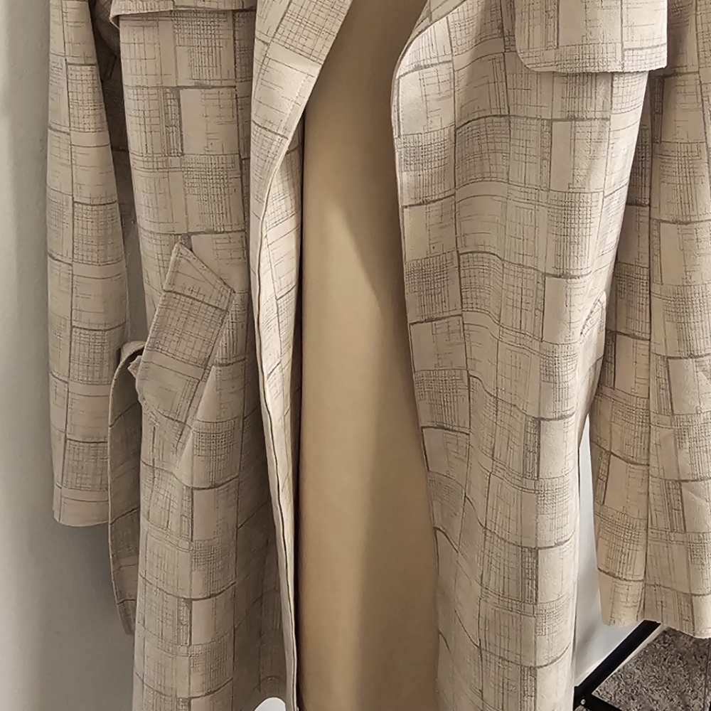 Solitaire trench coat